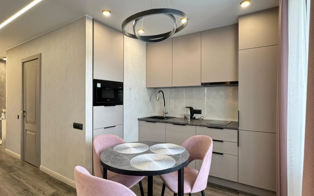 Квартира Дизайнерская Студия на Троих Конституции 5/1