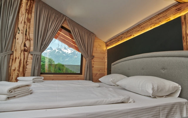 Kedr 760, 5 spalen, 12 gostej s Bassejnom i Banej Chalet
