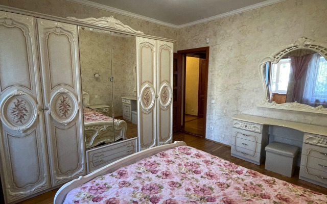 Shikarnaya U Kremlya Flat