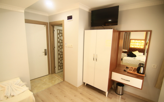 Grand Liza Hotel