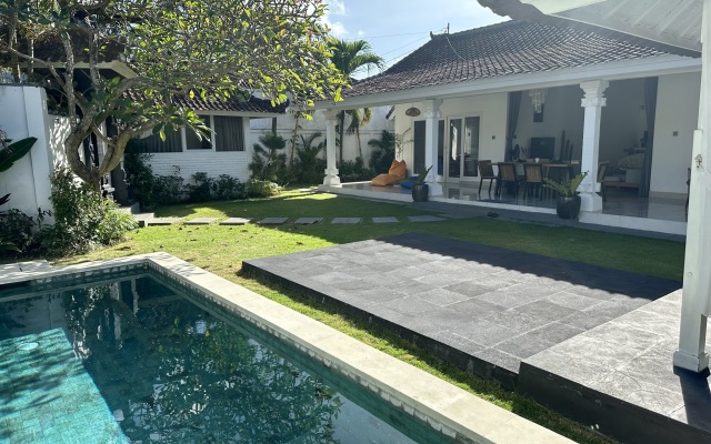 Curves Bali Villa