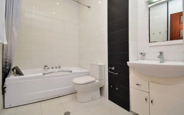 3-Komn. V Novostroyke, Ulitsa Arama, Di6413 Flat