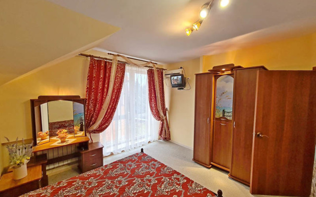 Otdelnyj kottedzh Kubanskij dvorik 2 Guest House