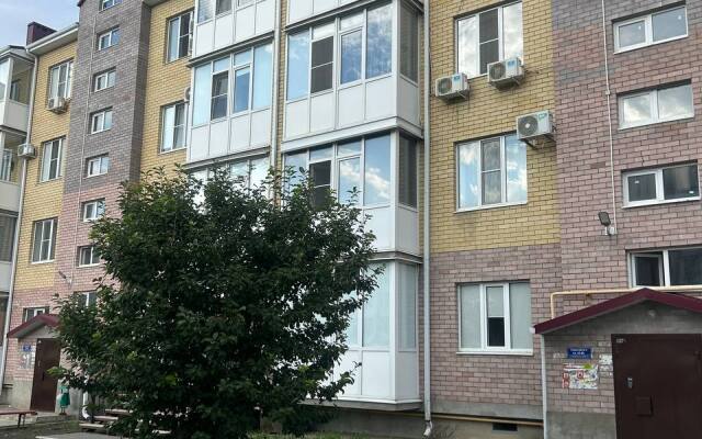 Evrodvushka S Vidom Na Goru Flat