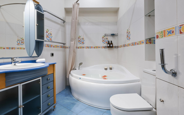 GM Solnechnaya Trekhkomnatnaya v dvuh shagah ot Naberezhnoj Apartments