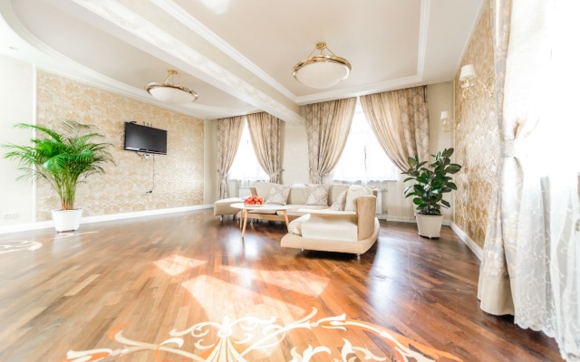 Versal'. Dvuhetazhnaya 6K na Kutuzovskom Flat