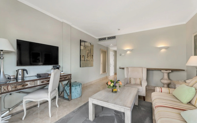 All About Villa Puente Romano