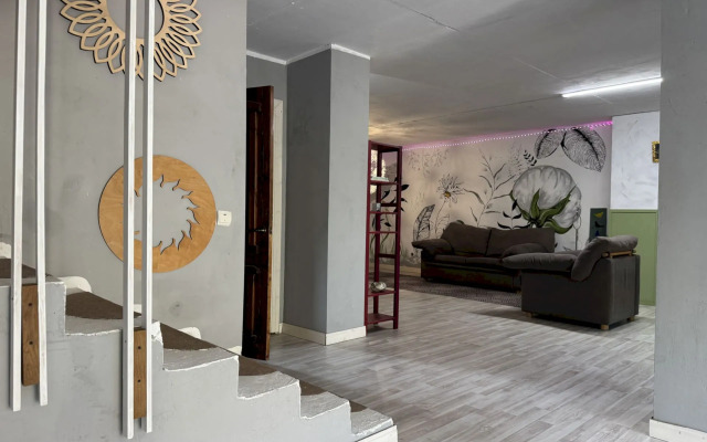 555 Dvukhetazhny S Terrasoy I Mangalom Private House