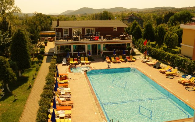 Club Grand Becassier Guest House