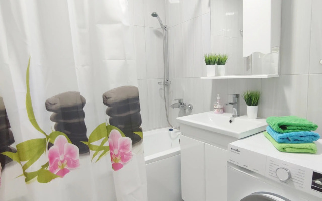 Ryadom S Naberezhnoy Flat