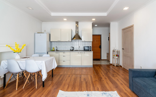 Uyut v Ritme Minimalizma Apartment