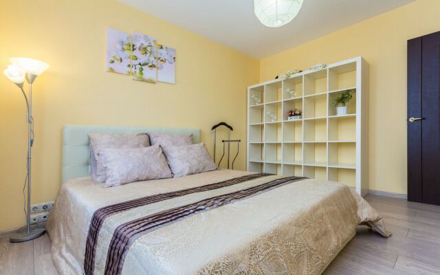 Apartamenty Trekhkomnatnye V 10 Minutakh Ot Tsentra Flat