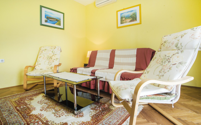 Karmelic Apartments