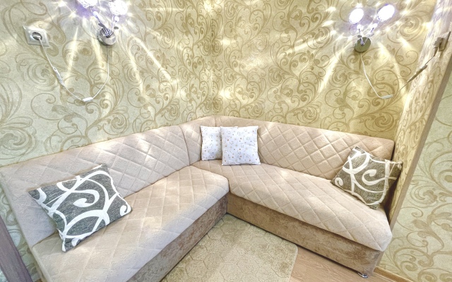 Na 5 Etazhe V Tsentre Goroda Flat