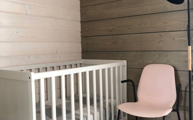 Atmosfernyy s kaminom okolo lesa Dacha.Les Guest house