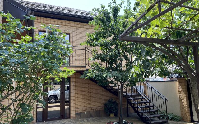 120 2 Komnatny Etazh S Kukhney Private House