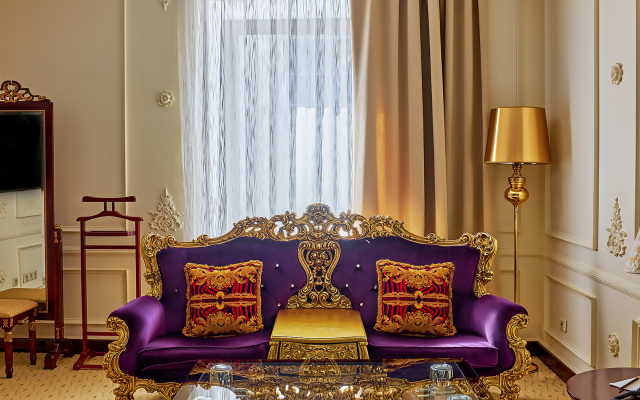 Golden Rooms Hotel