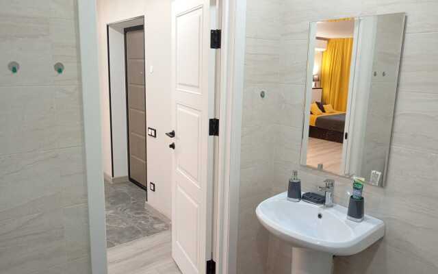 S Novym Remontom Na Revolutsionnoy 101V Ot Gornitsy Apartment