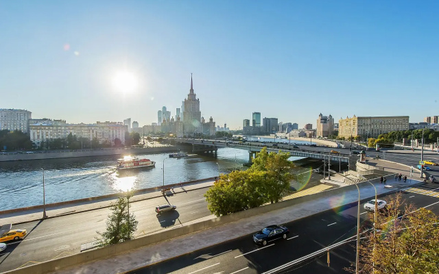 Квартира GM Apartments на Москва-реке с Видом на Набережную и Сталинскую высотку