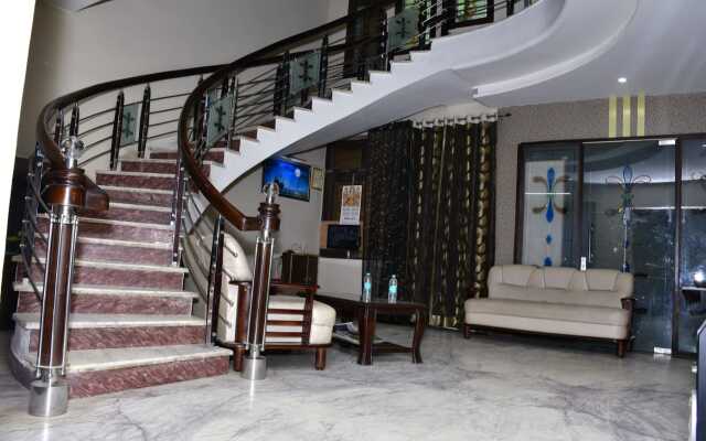 Queen Home Stay Hotel