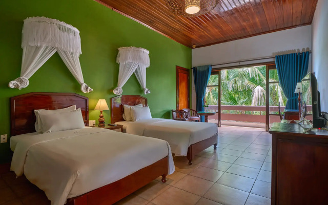 Lang Co Beach Resort