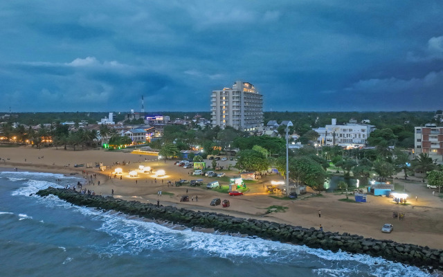 Corundum Breeze Negombo Hotel