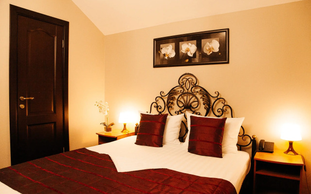 Romanov Hotel