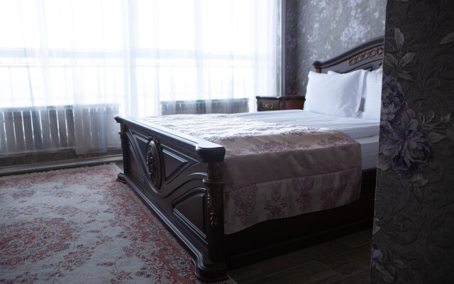 GUSTO Hotel