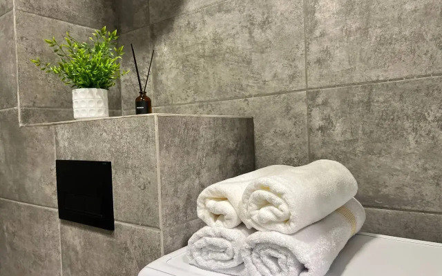 Na Tsentralnom Prospekte Goroda 17 Etazh Flat