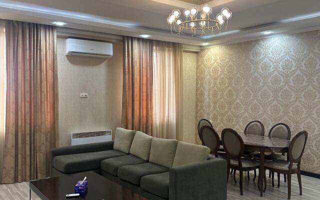 Republic Square Amiryan Flat