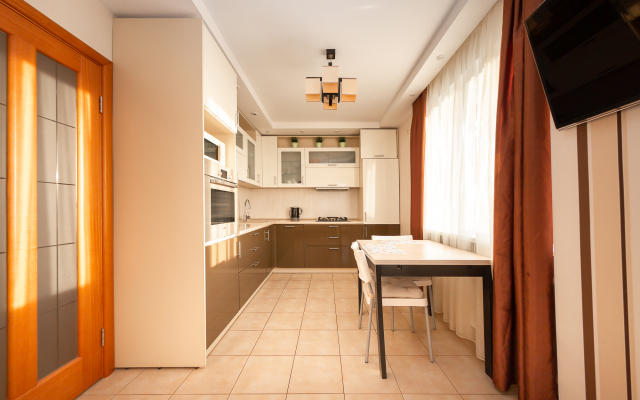 Апартаменты на Романа Брянского 8/1