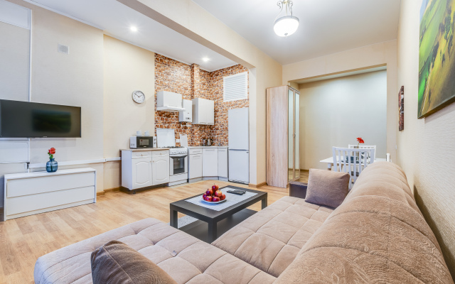Prostornaya U Naberezhnoy Nevy Flat