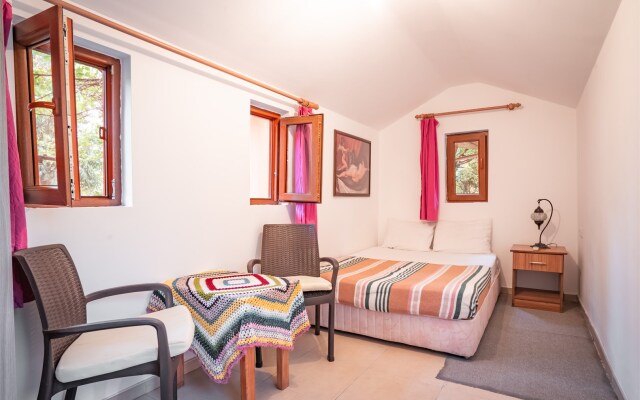 7 Garden Bungalow & Camping