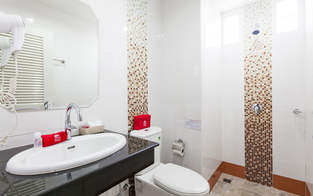 ZEN Rooms Patong Soi Chuwong Hotel