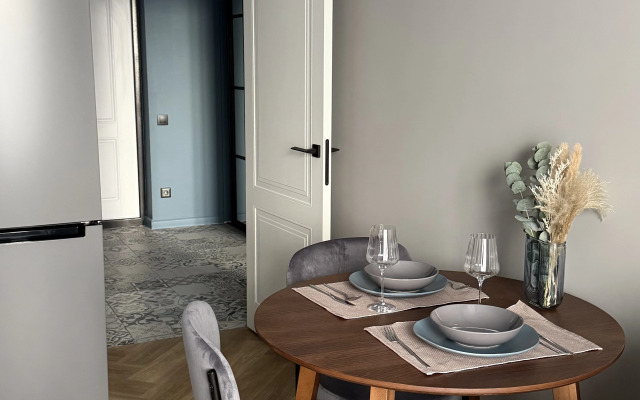 Uyutnaya S Dizaynerskim Remontom Flat