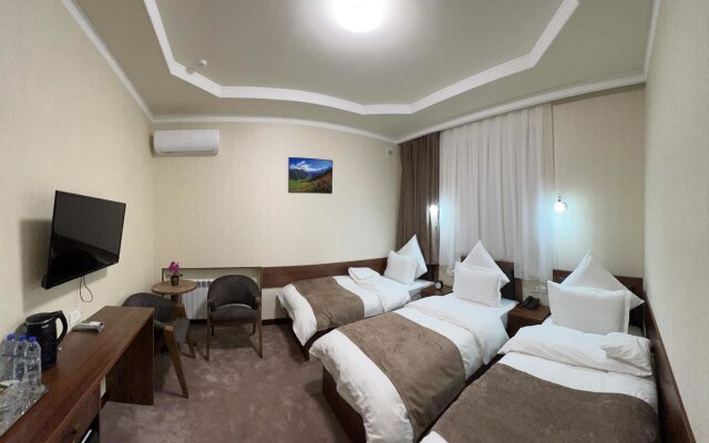 Khan Palace Hotel