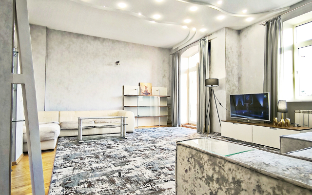 Tsentr Legendarny Dom Pod Shpilem | Ogromnaya Tryoshka Apartments
