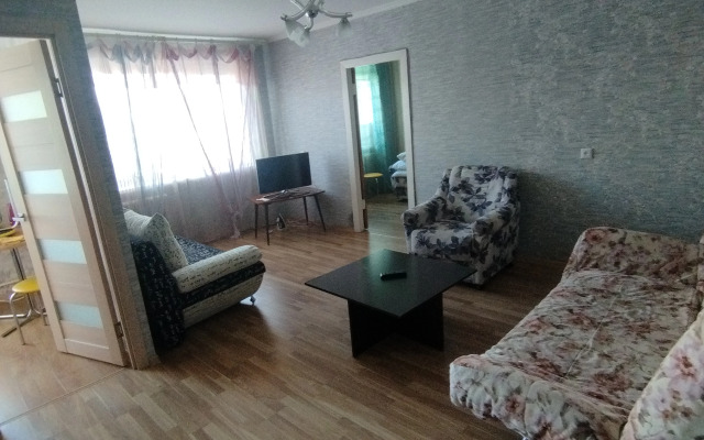 Dvukhkomnatnye Apartamenty Vozle Zh/d I Avtovokzalov, Tsentr Flat