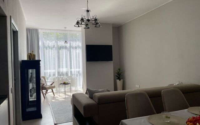 Prostornye Dvukhkomnatnye Indigo Apartments