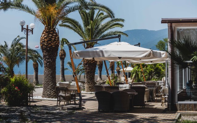 Amza Park Hotel