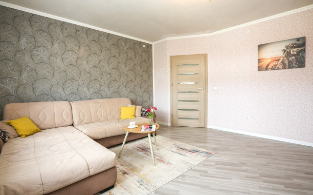 Zhivi Legko Na YUriya Gagarina Flat