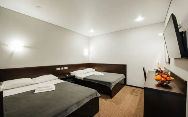 Peak Season 1 Apartments