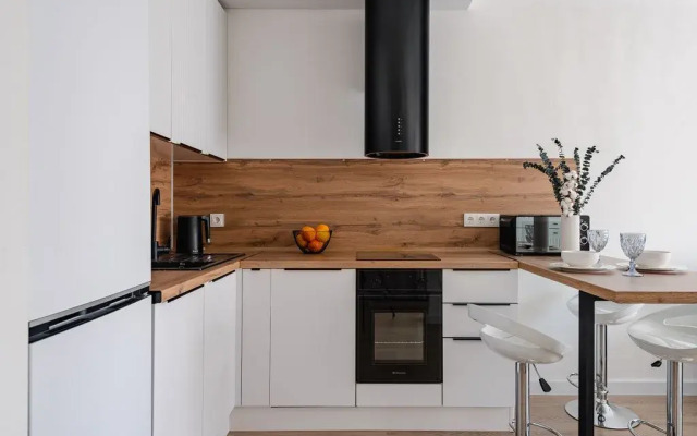 U Metro Aminyevskaya Flat