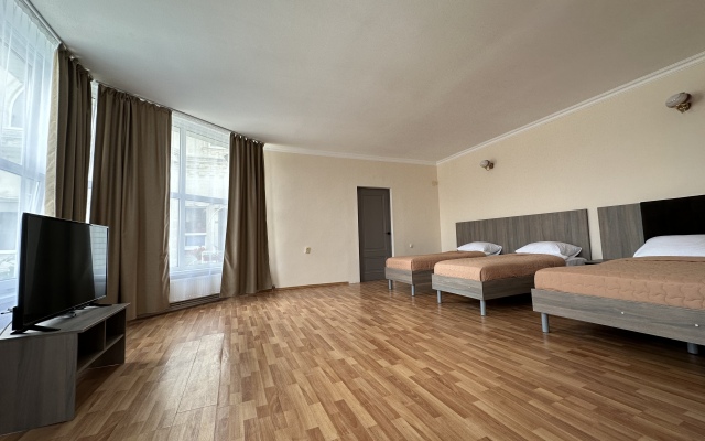 Come Inn na Klenovoy Guest House