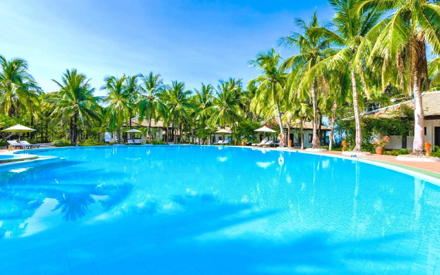 Lang Co Beach Resort