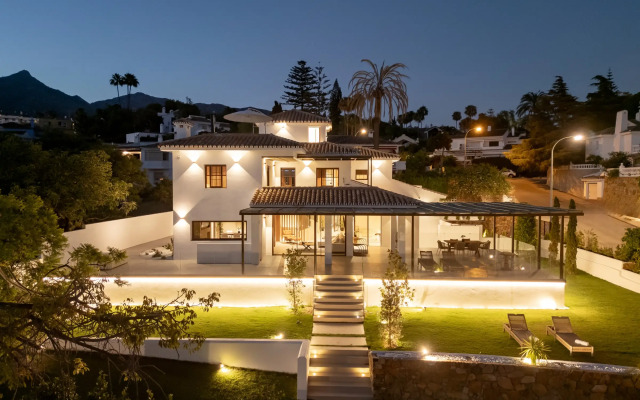 Villa All About Santa Ana