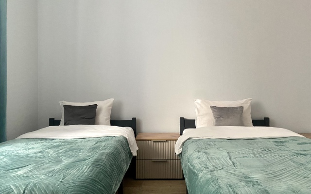 Апартаменты трехкомнатные рядом с набережной