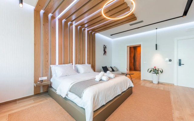 Marina Luxury Suites 101 Jacuzzi Apartments