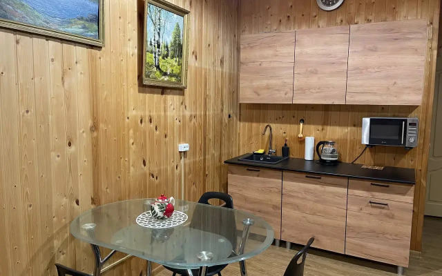 Uyutny Domik V Dvortsovom Sele Ostrov Guest House