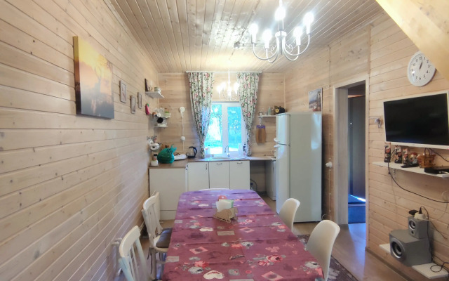 Domik V Lesu Guest House